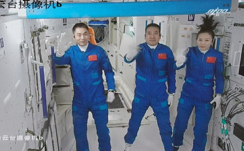 出舱活动视频